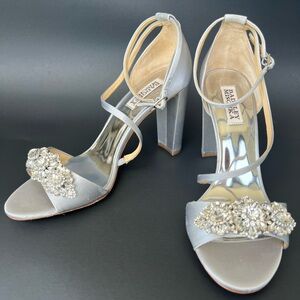 NW Badgley Mischka satin Heels size 9